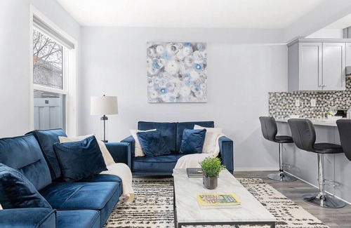 Ellerslie Casa | Large 4BR » Central AC » Near Henday » King Bed