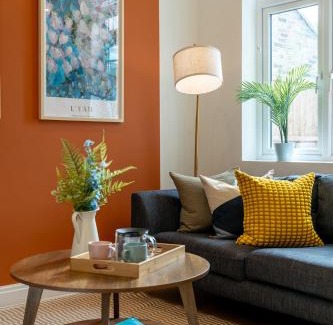 Southbury Casa | Large 4BR Contractor-Friendly House - Sleeps 10 - Free parking - North London