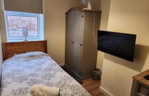 Aberystwyth Casa | Large 5 bed town-centre home close to the beach, sleeps 9