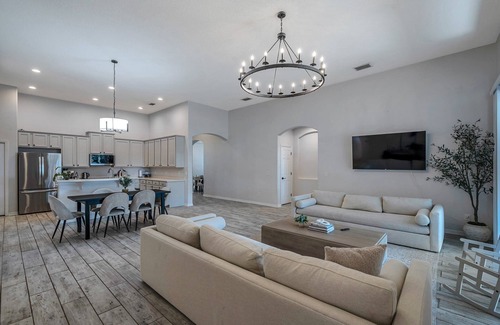 Parrish Casa | Large 5 bedroom 3 full bath house close to beaches, shopping and parks.