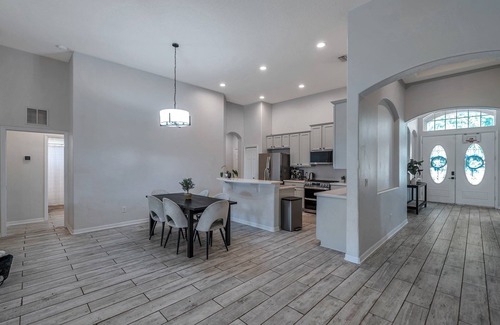 Parrish Casa | Large 5 bedroom 3 full bath house close to beaches, shopping and parks.
