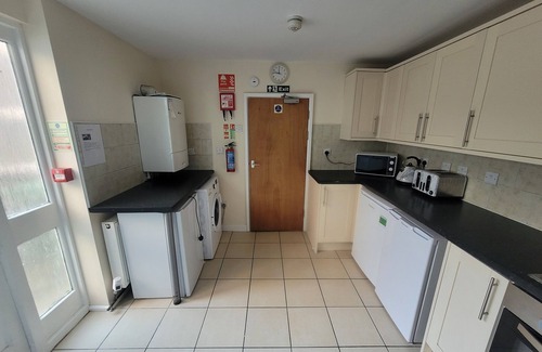 Aberystwyth Casa | Large 5 bedroom town-centre home close to the beach, sleeps 9.