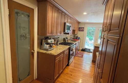 Roslyn Heights Casa | Large 5-Bedroom Home in Roslyn Heights / Ideal for Groups & Families