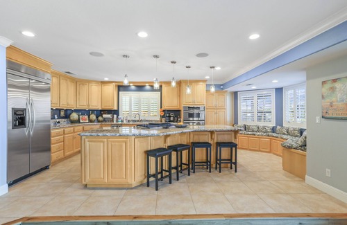 Discovery Bay Casa | Large 5 BR River Home w/ Spa & Gym 11 Min To Fast Water