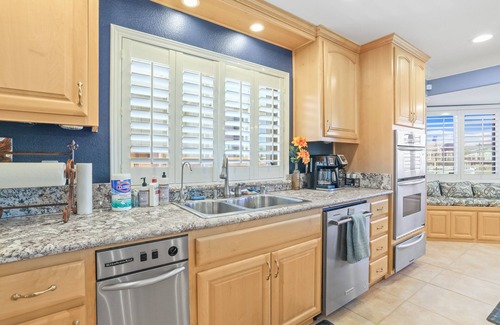 Discovery Bay Casa | Large 5 BR River Home w/ Spa & Gym 11 Min To Fast Water