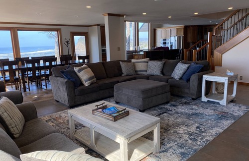 Neskowin Casa | 6 BDRM FRENTE AL MAR CON VISTAS INCREÍBLES, TINA CALIENTE, WIFI para 16 personas, acceso a la playa