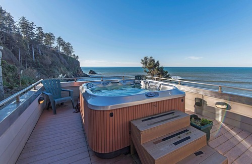 Neskowin Casa | 6 BDRM FRENTE AL MAR CON VISTAS INCREÍBLES, TINA CALIENTE, WIFI para 16 personas, acceso a la playa