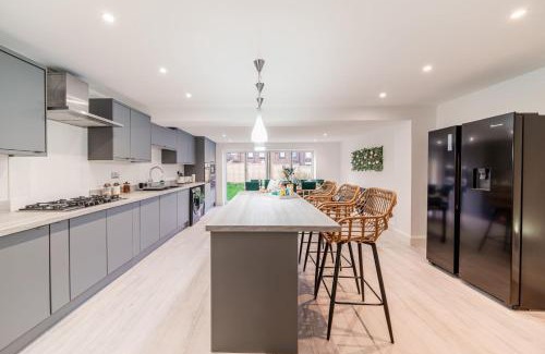 Ashton in Makerfield Casa | Large 6-Bed house, Free Parking & Motorway Access