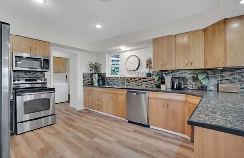 Fairfield Casa | Large 6 Bedroom Near Napa | Sleeps 12 l Game Room