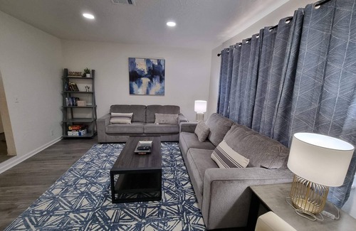 Columbia Casa | Large 6b/3b home with Huge Lot and RV Parking! King Bed!