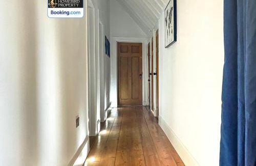 Leeds Casa | Large 6BDR House By Homebird Property Management Short Lets & Serviced Accommodation Leeds With Secured Parking & Garden Area