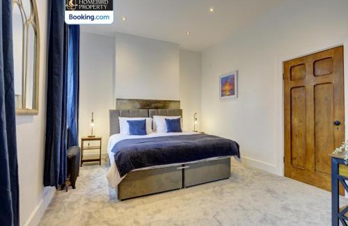 Leeds Casa | Large 6BDR House By Homebird Property Management Short Lets & Serviced Accommodation Leeds With Secured Parking & Garden Area