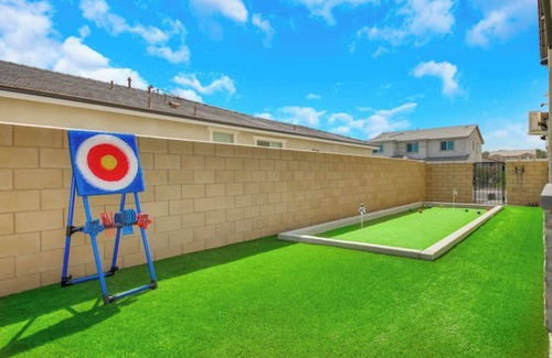 Coachella Casa | Large 7 Bdr + 9 beds, Huge GameRoom, Putting Green, Bocce, Pool & Spa, designer