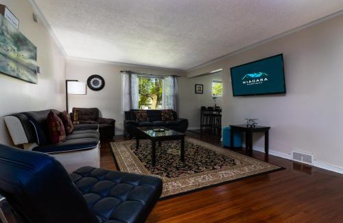 Downtown Niagara Falls Casa | Large 7BR,4BA, Short walk to Niagara Falls