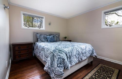 Downtown Niagara Falls Casa | Large 7BR,4BA, Short walk to Niagara Falls