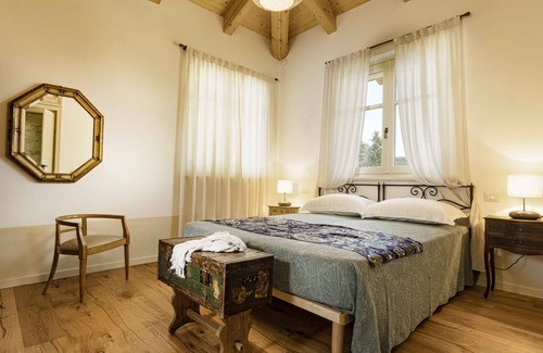 Cherasco Casa | Large accommodation 4 in an ancient country house with swimming pool + balcony