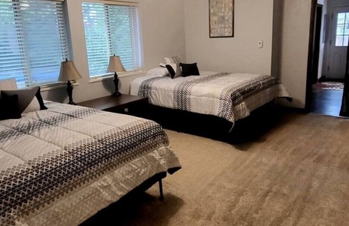 Grand Junction Casa | Large and Beautiful Home, Centrally Located With Gourmet kitchen, Pool and More