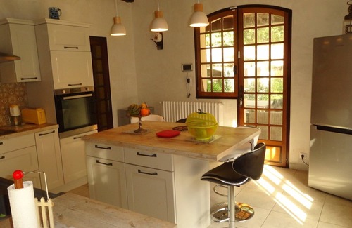 Vedene Villa | Large and beautiful character villa located in peace and nature