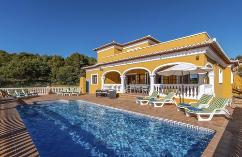 Urbanización La Mandarina Villa | Villa grande y confortable con piscina privada en Jávea, Costa Blanca, España para 8 personas