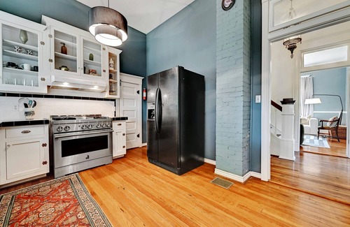 Lockhart Casa | Large and historical 3BR/3BA - walking distance to Courthouse Square