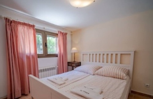 Urbanizacion Mont Ferrutx Apartamento | Large apartment in a villa by the sea (Sa Vinya II)