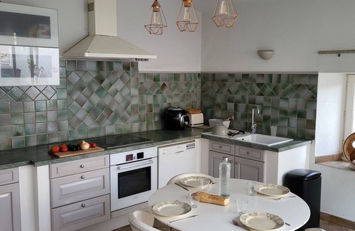 Villeneuve-Minervois Apartamento | Large apartment in the heart of the village.