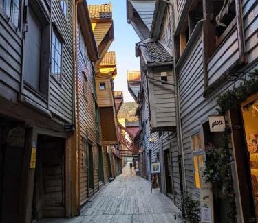 Bergenhus Apartamento | Large apartment 1 kilometer to Bryggen