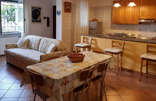 Artallo Apartamento | Large apartment in detached villa, garden, sea view, parking, WiFi