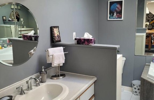 St. Catharines Casa | Large Apartment in the Heart of Niagara