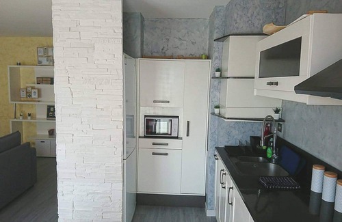 Saint-Priest Apartamento | Amplio apartamento T2, tranquilo, cerca de Lyon, balcón parking y transporte