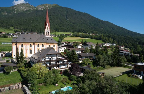 Telfes im Stubai Apartamento | Amplio apartamento con 2 habitaciones, piscina, balcón, jardín.