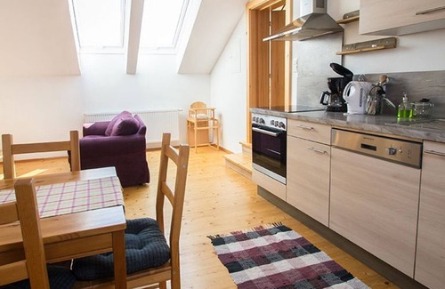 Zell Am Moos Apartamento | Gran apartamento con vista al lago - Familia Stabauer (4 flores)