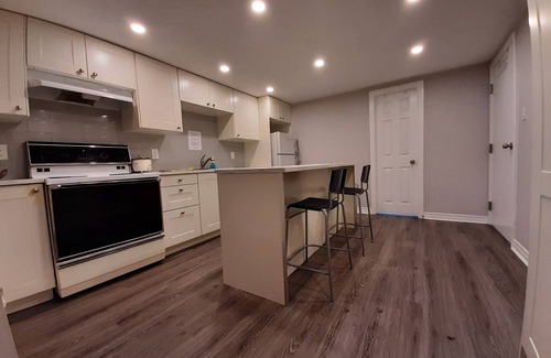 Woodbine Gardens Casa | Large Apartment with Own Entrance in a Bungalow