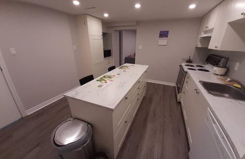 Woodbine Gardens Casa | Large Apartment with Own Entrance in a Bungalow