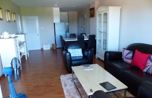 Chonburi Apartamento | Amplio apartamento con vista al mar a 100 m de la playa en un pueblo de pescadores