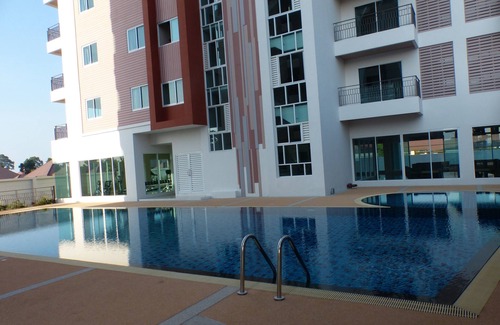 Chonburi Apartamento | Amplio apartamento con vista al mar a 100 m de la playa en un pueblo de pescadores