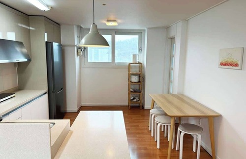 Bundang-gu Apartamento | Large Apt. Awesome nature nearby, Pangyo