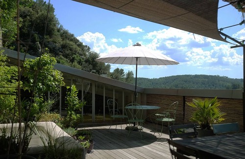 Barjols Apartamento | Large artists' loft with terrace, pool with outdoor shower