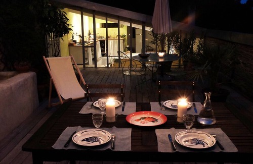 Barjols Apartamento | Large artists' loft with terrace, pool with outdoor shower