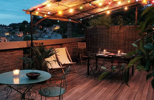 Barjols Apartamento | Large artists' loft with terrace, pool with outdoor shower