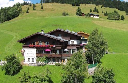 Maria Alm am Steinernen Meer Apartamento | Large Apartment in Maria Alm with Terrace
