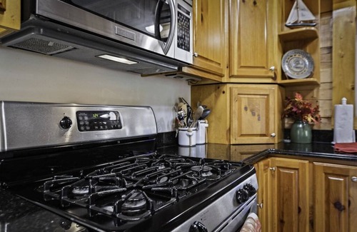 Mentone Cabina | Large authentic 3-story log cabin adjacent to lake. Up to 14 guests.