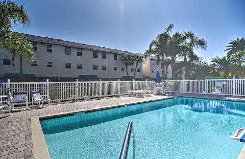 Indian Shores Apartamento | Large Balcony and Water Views Indian Shores Condo!