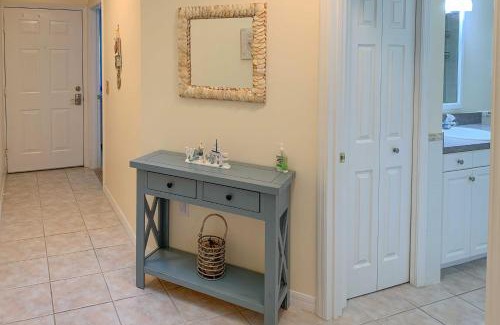 Indian Shores Apartamento | Large Balcony and Water Views Indian Shores Condo!