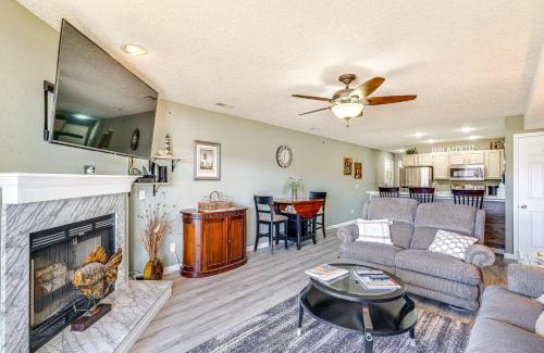 Osage Beach Apartamento | Large Balcony with View Lakefront Osage Beach Condo