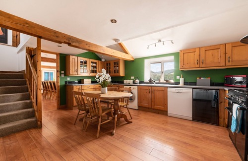 Llanbrynmair Casa | Gran conversión de granero en las montañas del Cámbrico, piscina privada y spa.