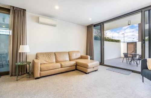Barton Apartamento | Large Barton Courtyard Apartment near Parliament - Hosted by Canstay