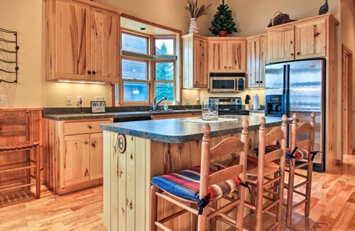 Bay Lake Cabina | Large Bay Lake Lakefront Cabin w/Game Room & Water-View Deck, Dock and more…