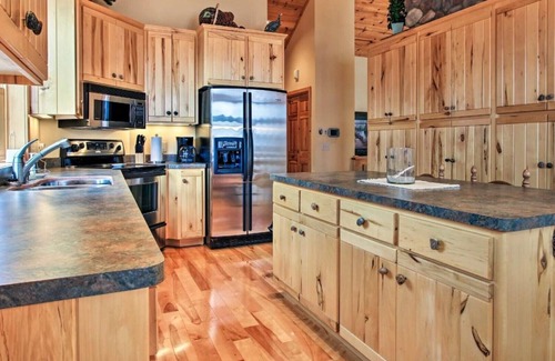 Bay Lake Cabina | Large Bay Lake Lakefront Cabin w/Game Room & Water-View Deck, Dock and more…