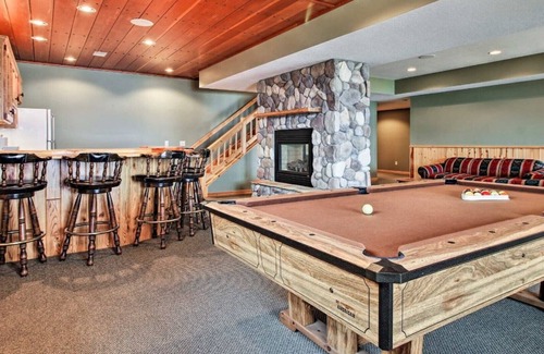 Bay Lake Cabina | Large Bay Lake Lakefront Cabin w/Game Room & Water-View Deck, Dock and more…